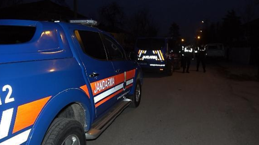 Kendisine cinsel tacizde bulunan arkadaşını g&ouml;ğs&uuml;nden defalarca bı&ccedil;aklayarak &ouml;ld&uuml;rd&uuml;