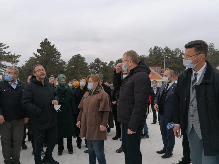 Bakan Kasapoğlu, Murat Dağı Termal Kayak Merkezi’ni ziyaret etti G2