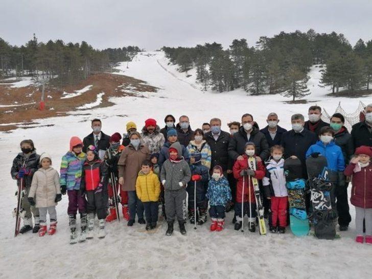 Bakan Kasapoğlu, Murat Dağı Termal Kayak Merkezi’ni ziyaret etti G4