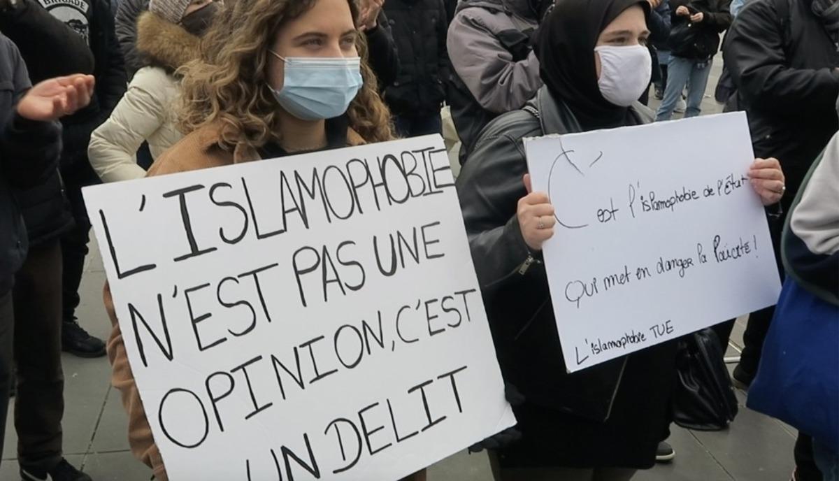 Paris&rsquo;te "ayrılık&ccedil;ı" yasa tasarısı ve İslamofobi protestosu