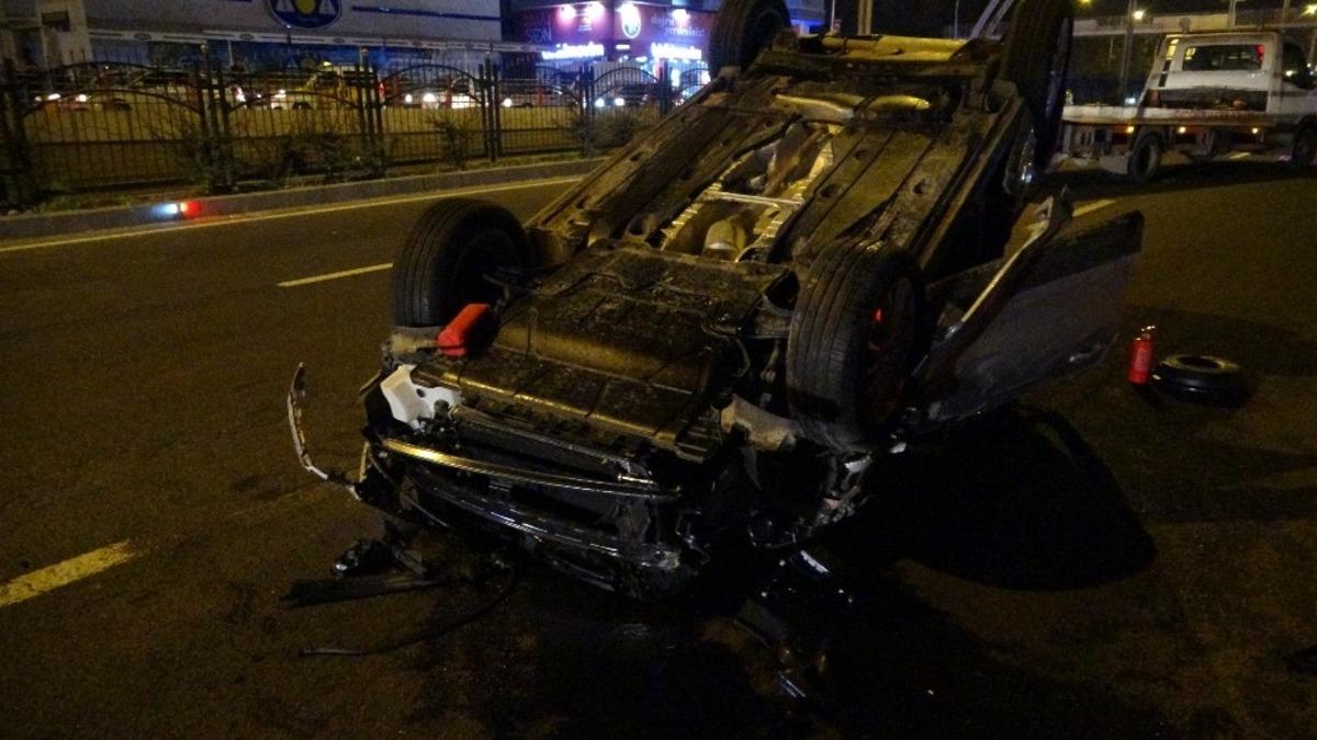 Makas attı trafiği birbirine kattı: 3&rsquo;&uuml; ağır 9 yaralı