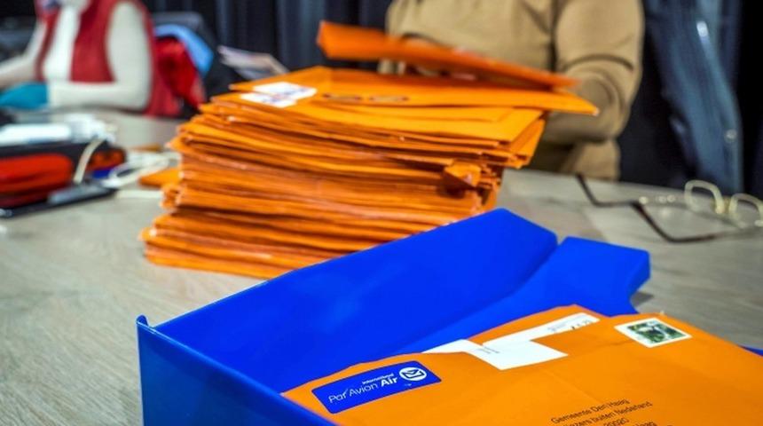 Hollanda'da genel se&ccedil;im: Salgın y&uuml;z&uuml;nden &uuml;&ccedil; g&uuml;ne yayılan se&ccedil;im bug&uuml;n başlıyor