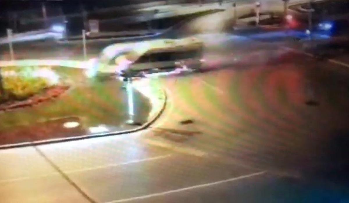 İzmir&rsquo;de 2 kişinin yaralandığı kazanın g&uuml;venlik kamera g&ouml;r&uuml;nt&uuml;leri ortaya &ccedil;ıktı