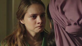 Miray Daner süper minisiyle poz verdi! İnce bacakları olay oldu