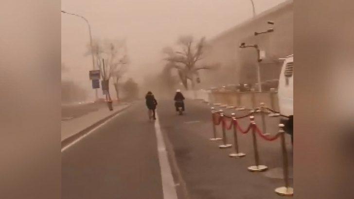 Çin’in başkenti Pekin’i kum fırtınası vurdu G2