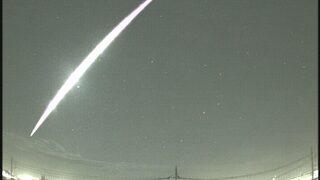 Japonya’da ateş topuna dönen gök taşı gökyüzünü aydınlattı