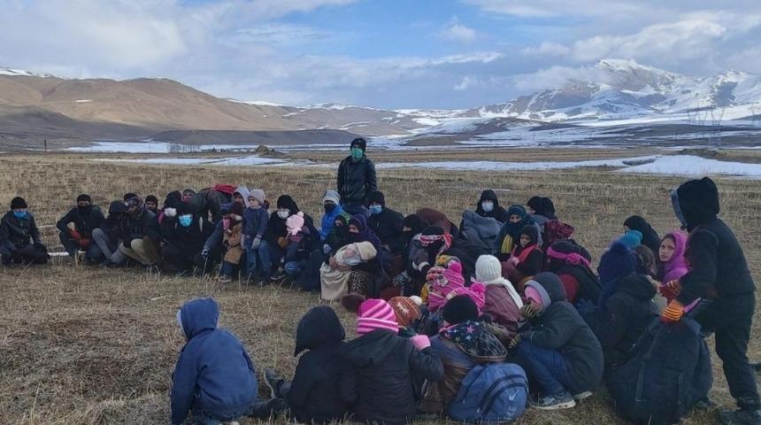 İran’a geçmek isteyen 59 düzensiz göçmen yakalandı