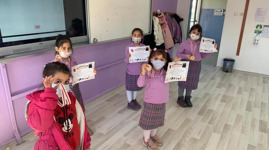 Okuma yazmayı uzaktan eğitimle &ouml;ğrendiler