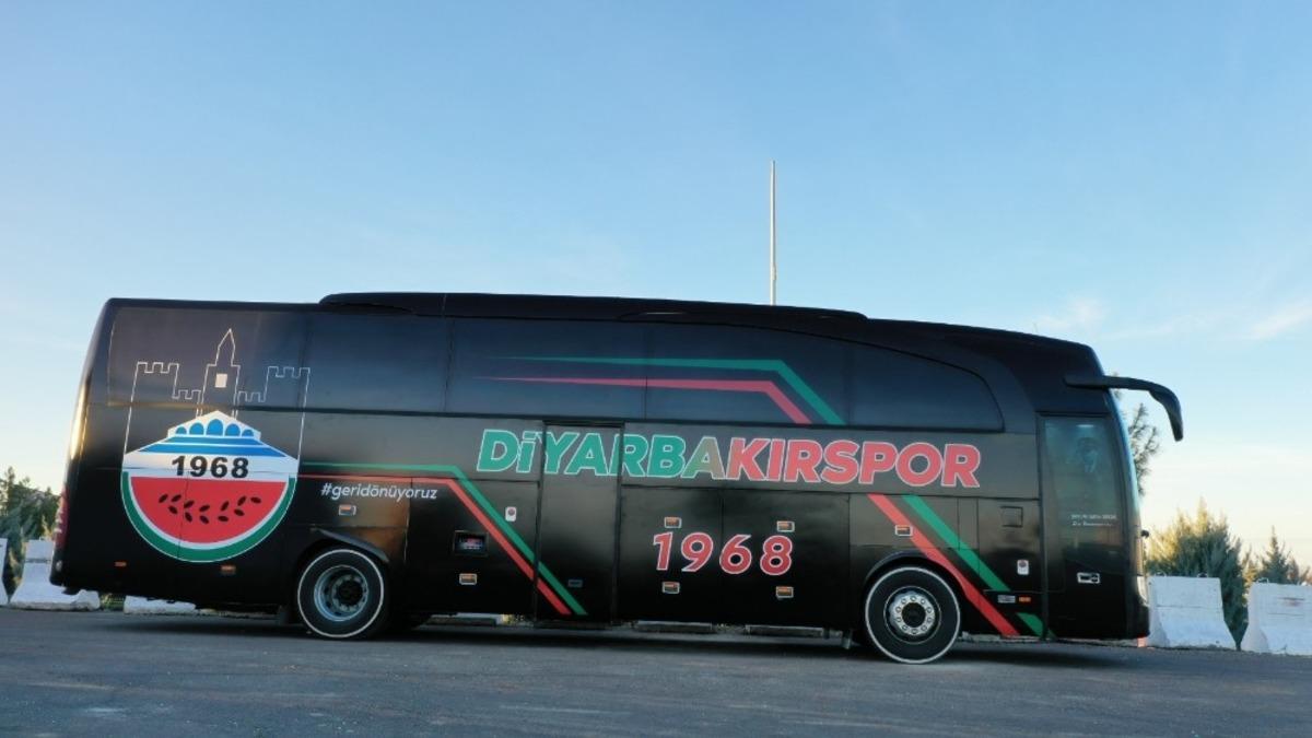 Diyarbakırspor&rsquo;a Ali Gaffar Okkan resimli yeni otob&uuml;s