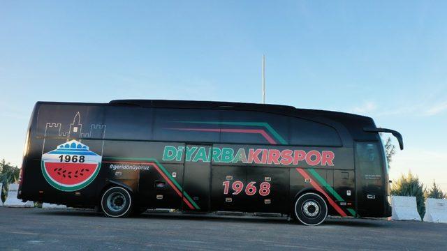 Diyarbakırspor’a Ali Gaffar Okkan resimli yeni otobüs