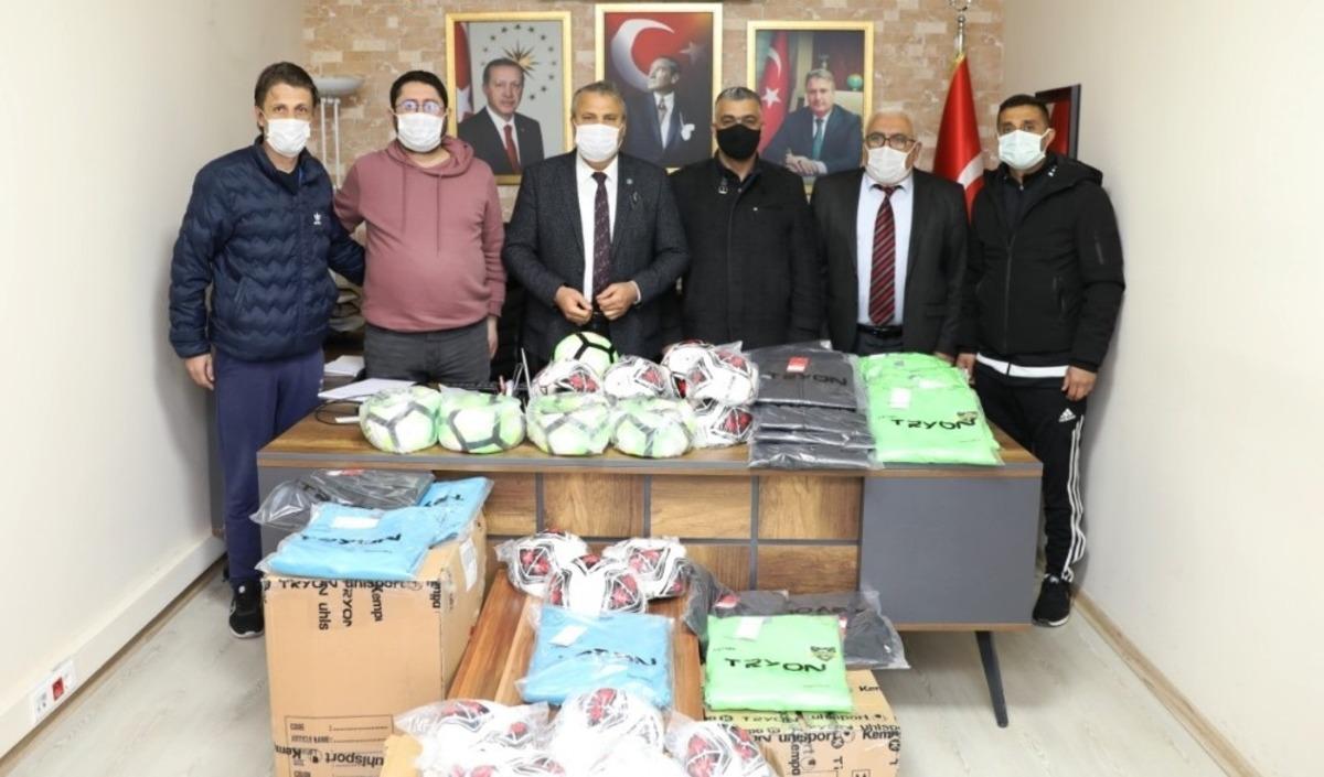 Yunusemre&rsquo;den Sanayispor&rsquo;a malzeme yardımı