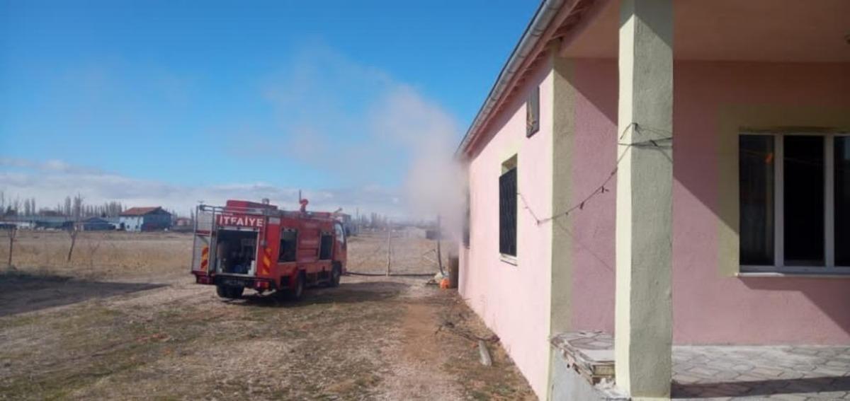 Evi yanan vatandaş i&ccedil;in yardım kampanyası başlatıldı