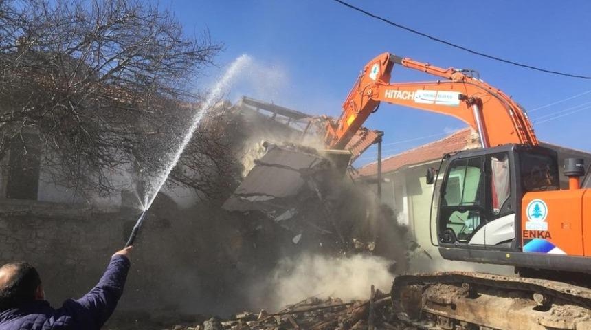 Pursaklar metruk yapılardan arındırılıyor