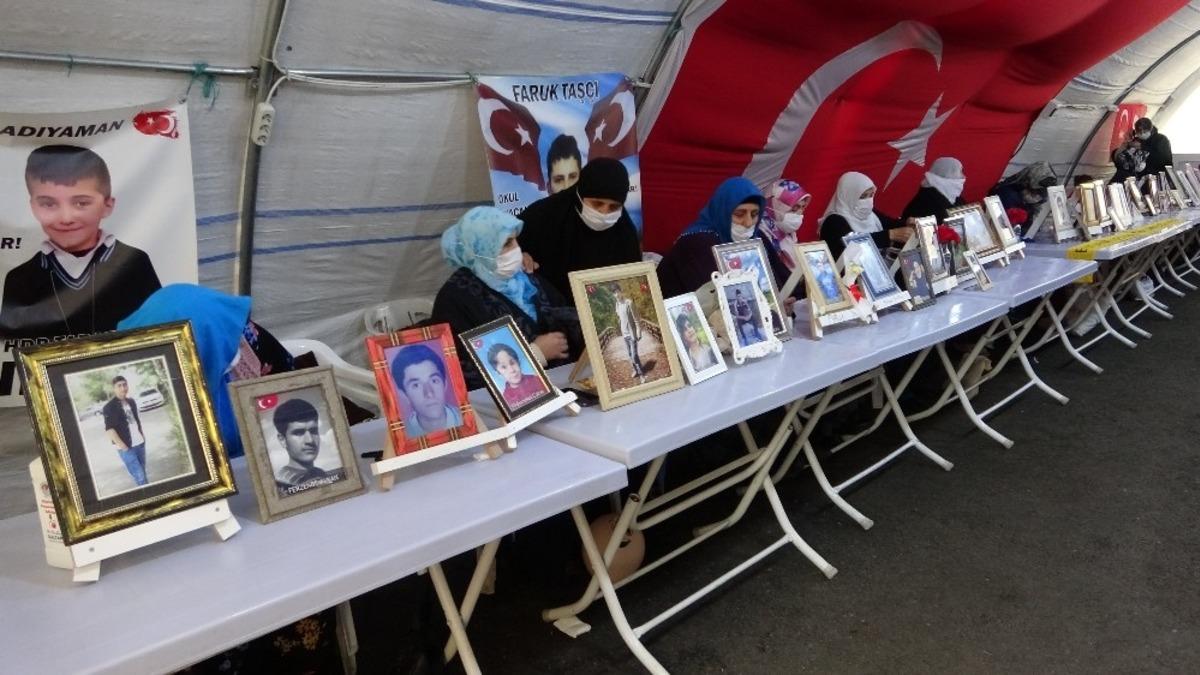 Evlat n&ouml;betindeki aileler HDP ve PKK&rsquo;ya kin kustu: "Onlar din, &uuml;lke, devlet d&uuml;şmanı haindirler"