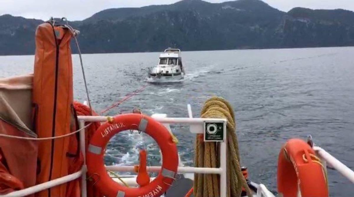Fethiye&rsquo;de s&uuml;r&uuml;klenen tekneyi kıyı emniyeti kurtardı