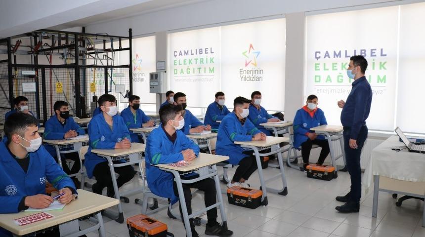 &lsquo;Enerjinin Yıldızları&rsquo; y&uuml;z y&uuml;ze eğitime başladı