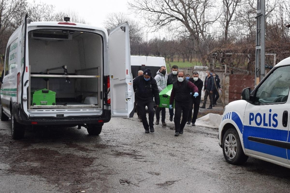 Babasını &ouml;ld&uuml;r&uuml;p okula gitti