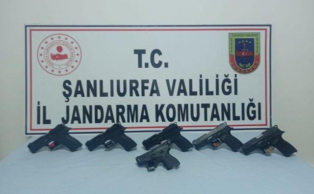 Şanlıurfa’da takibe alınan cipte 6 tabanca ele geçirildi