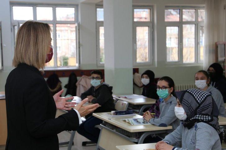 Nevşehir Valisi Becel, haftaya okul ziyaretleri ile başladı G3