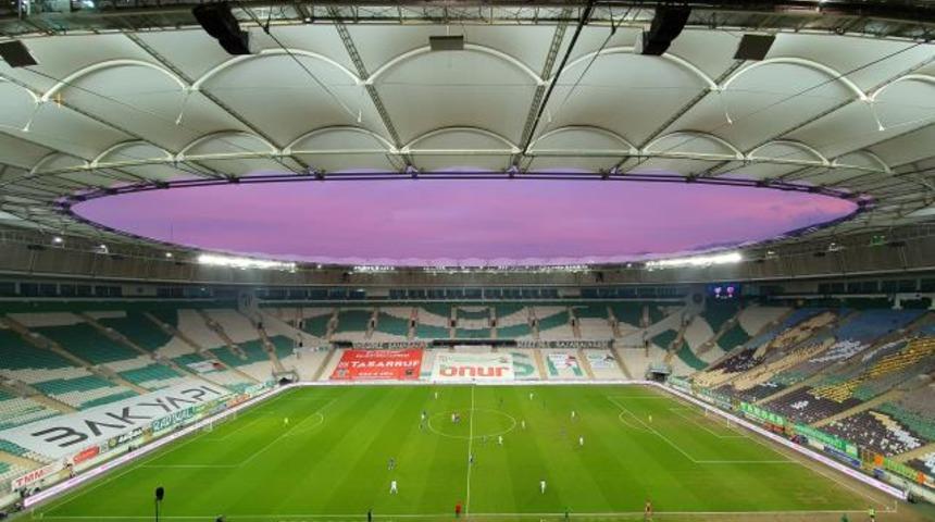 Süper Lig eski şampiyon Bursaspor'un stad elektrikleri kesildi