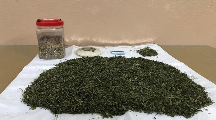 Konya&rsquo;da 960 gram esrar ve kenevir tohumu yakalandı
