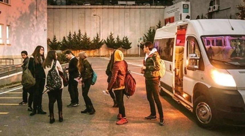 Yarın okullar saat kaçta açılıyor? Okul saatleri ve servis saatleri hakkında her şey!