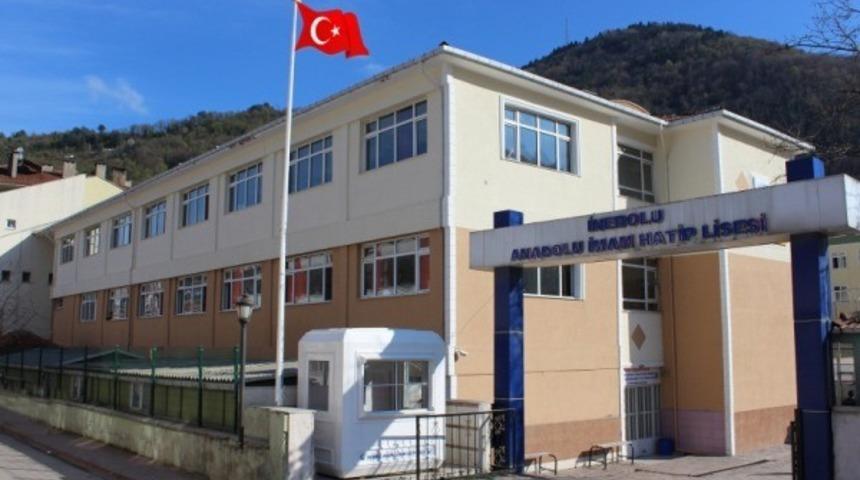 Korona vir&uuml;s vakası g&ouml;r&uuml;len iki okulda eğitime ara verildi