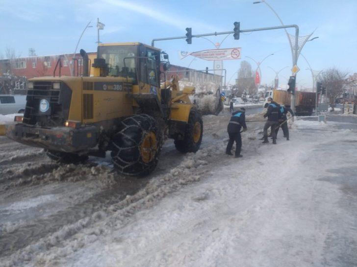 Bahar mevsiminde karla mücadele çalışması G3