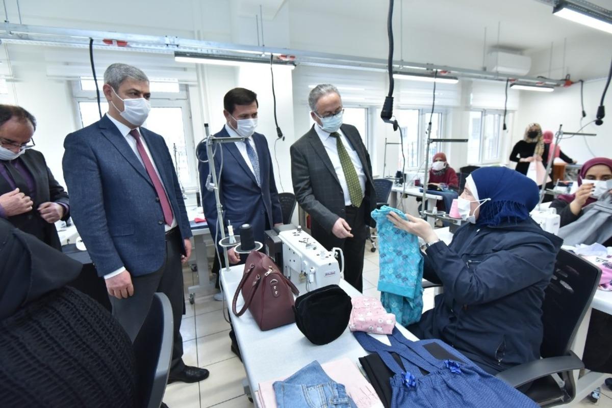 Başkan Kılca ve Kaymakam Parlar&rsquo;dan BM G&ouml;&ccedil;men B&uuml;rosu&rsquo;nun kursuna ziyaret