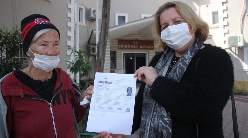 Kimlik çıkartmaya gitti hayatının şokunu yaşadı!