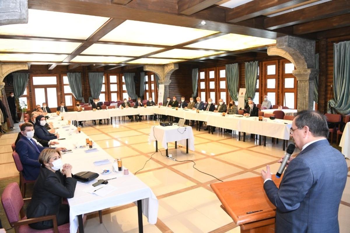 B&uuml;y&uuml;kşehir y&ouml;neticilerine &lsquo;liderlik&rsquo; eğitimi