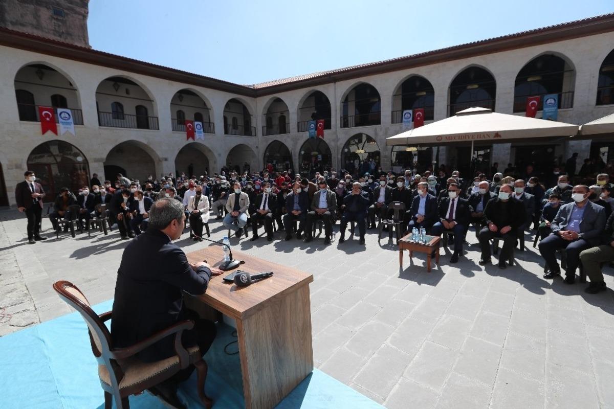 TBMM İdare Amiri Ali Şahin, Mecidiye Han&rsquo;da gen&ccedil;lerle buluştu