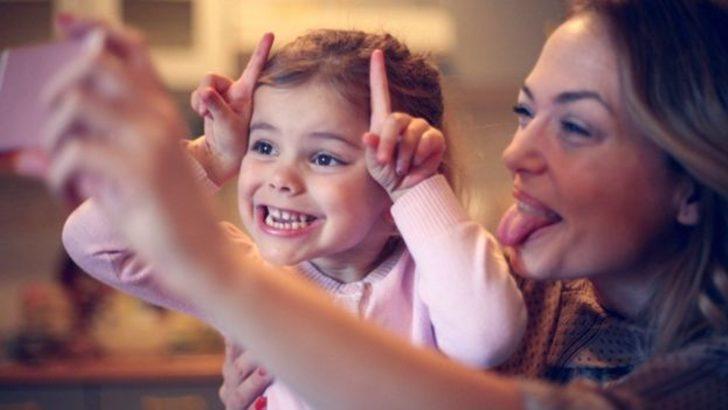 Ebeveynler dikkat: Sosyal medyada &ccedil;ocuğunun fotoğrafını paylaşana hapis cezası geliyor!