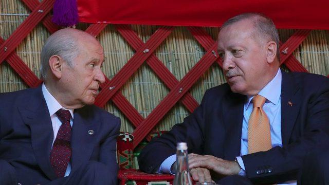 Bahçeli'nin ittifak ortağı olarak iktidar partisi AKP üzerinde 