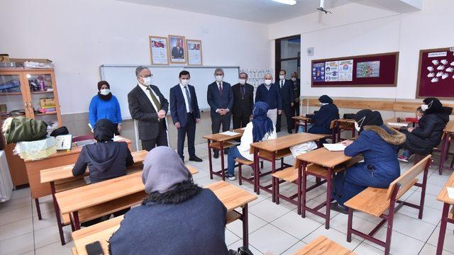 (Düzeltme) Başkan Kılca ve Kaymakam Parlar’dan BM Göçmen Bürosu’nun kursuna ziyaret