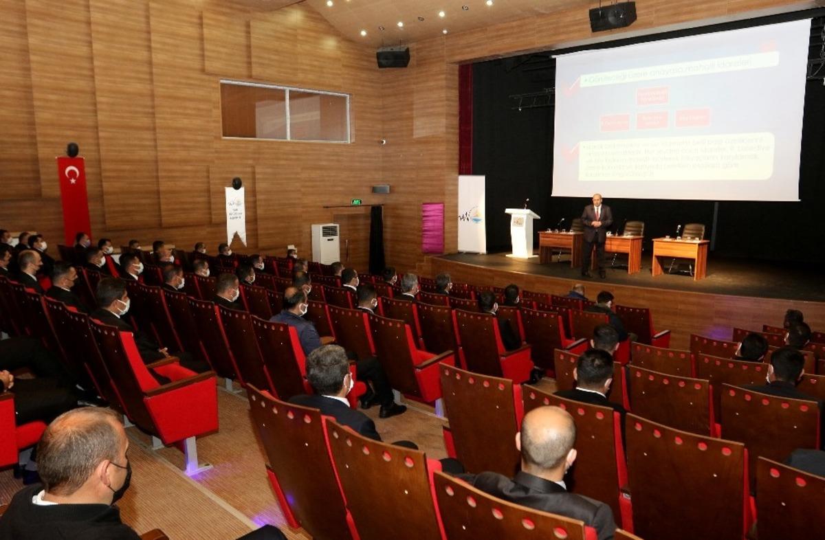 Van B&uuml;y&uuml;kşehir Belediyesinin yeni personellerine eğitim semineri
