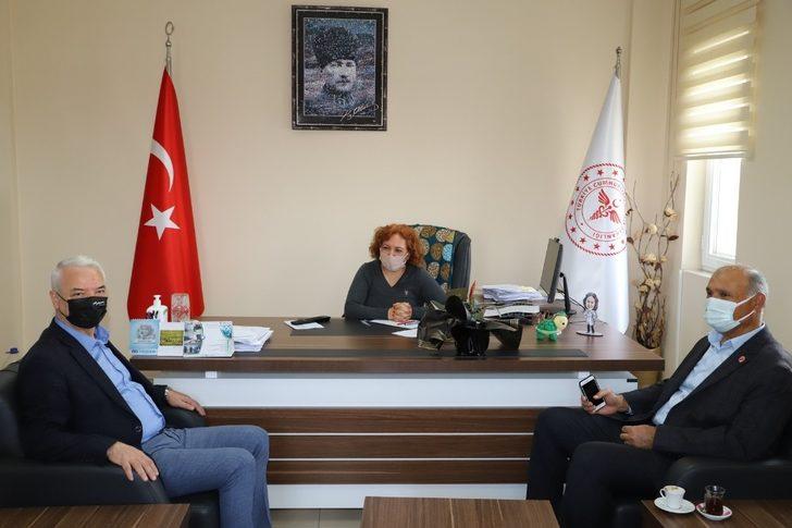 Başkan Bilgin, sağlık çalışanlarına çiçek dağıttı G3