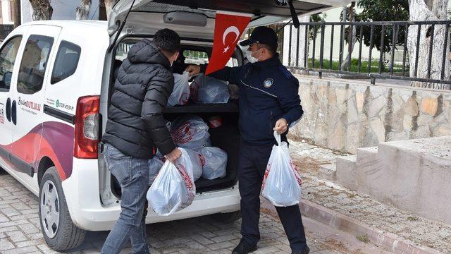Akhisar Belediyesinden karantinadaki mahalleye yardım paketi desteği