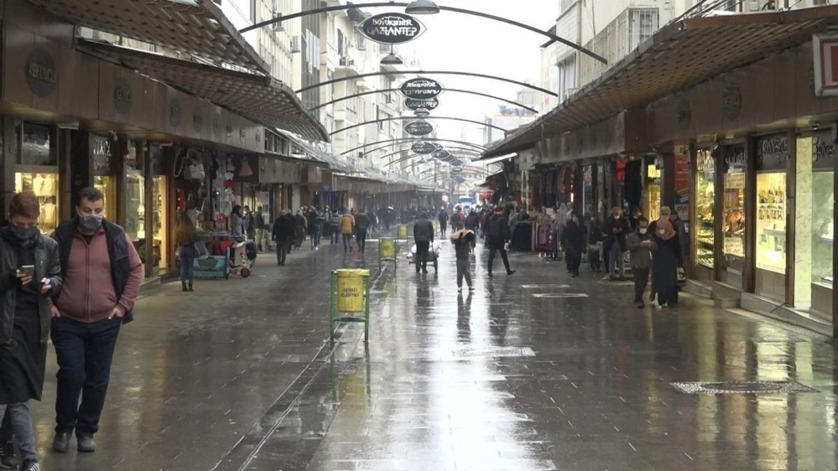 Gazianteplileri uzun s&uuml;re sonra yağan yağmur evde tuttu