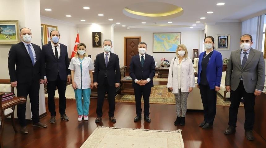 Sağlık &ccedil;alışanları 14 Mart Tıp Bayramı Vali Atay ile birlikte kutladılar