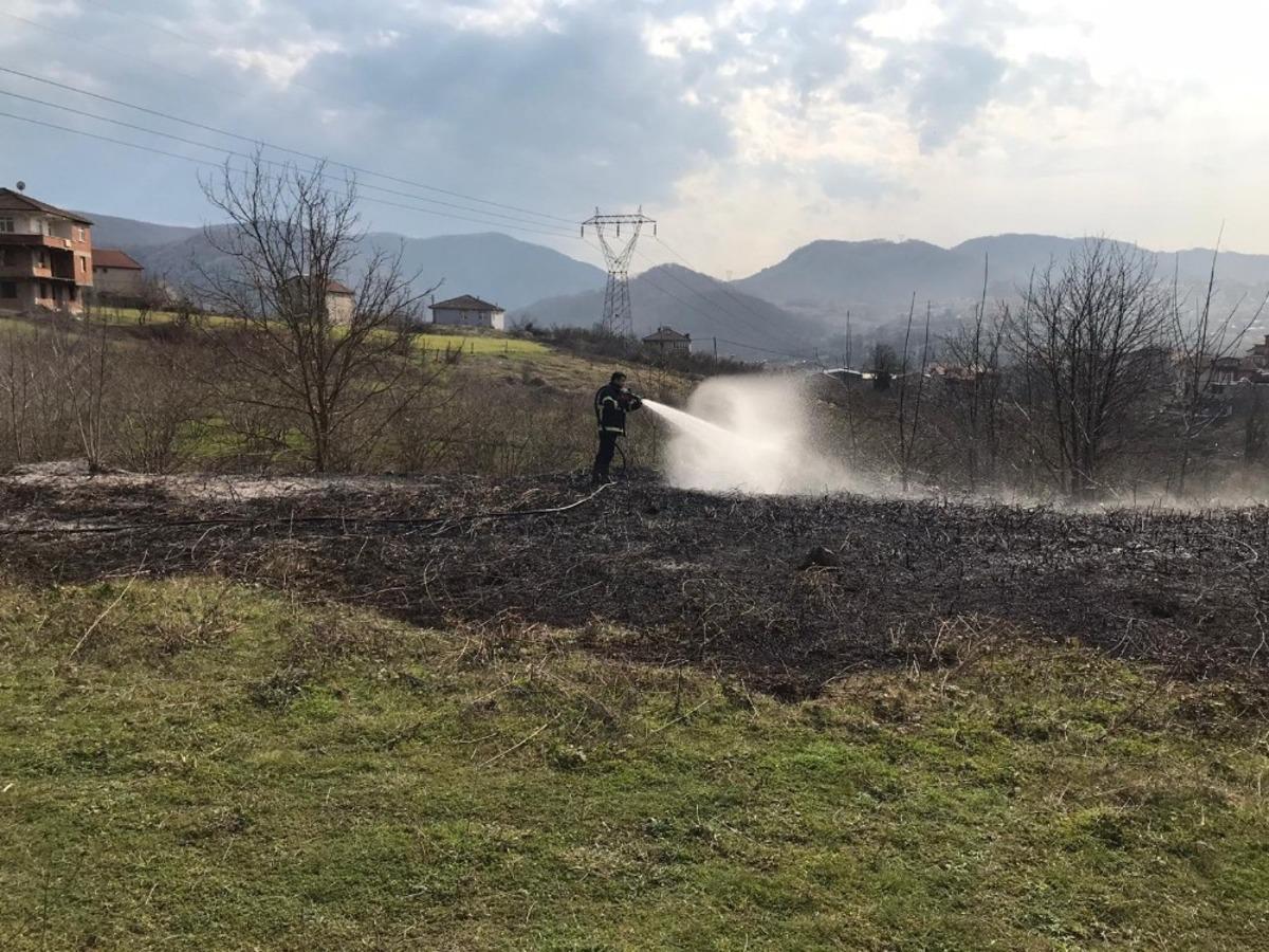 Bah&ccedil;e temizliği sırasında yangın &ccedil;ıktı