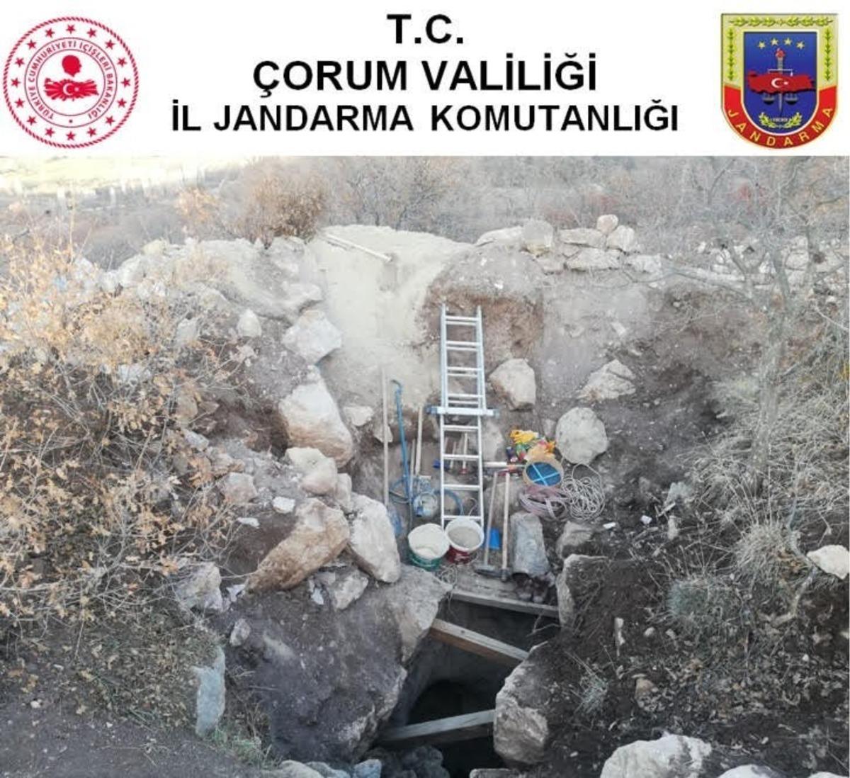 &Ccedil;orum&rsquo;da ka&ccedil;ak kazı yapan 2 kişi su&ccedil;&uuml;st&uuml; yakalandı