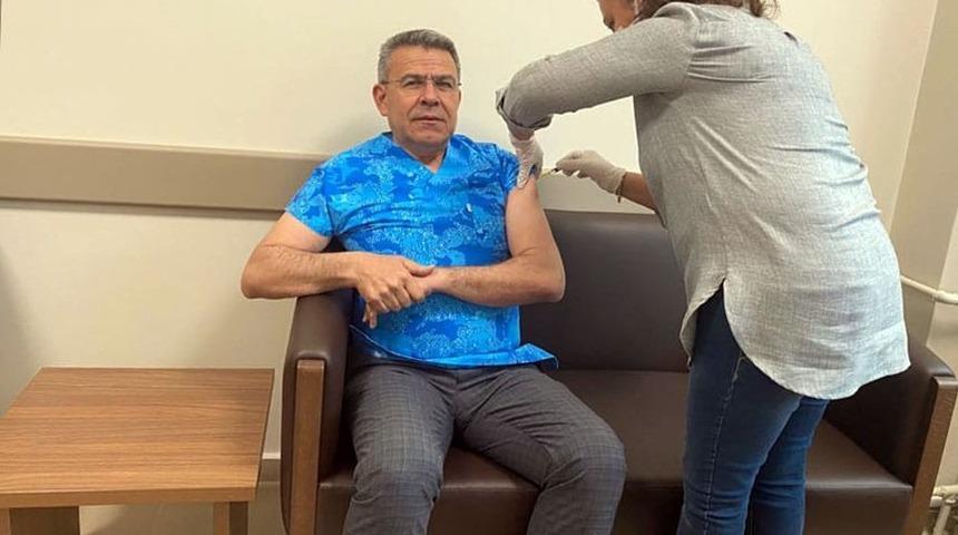Başkan G&uuml;ler ikinci doz aşısını oldu