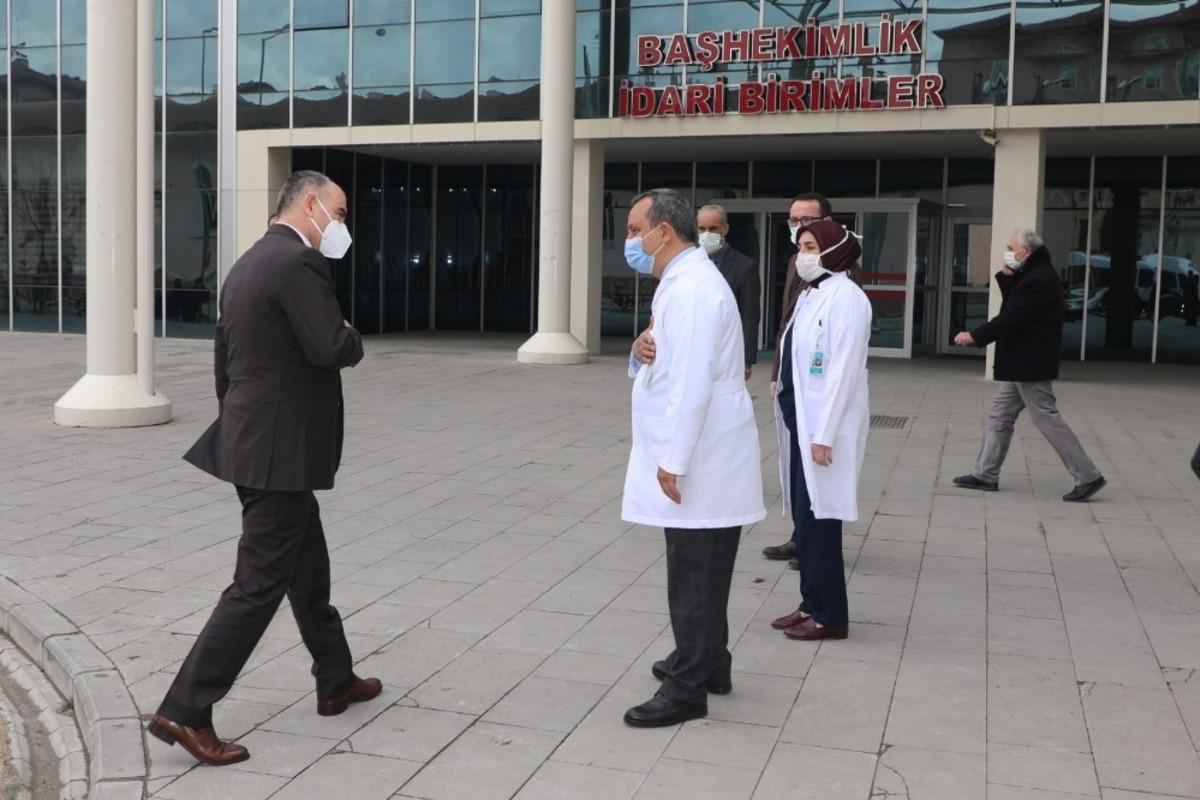 Vali &Ouml;zkan, pandemi hastanelerinde incelemelerde bulundu