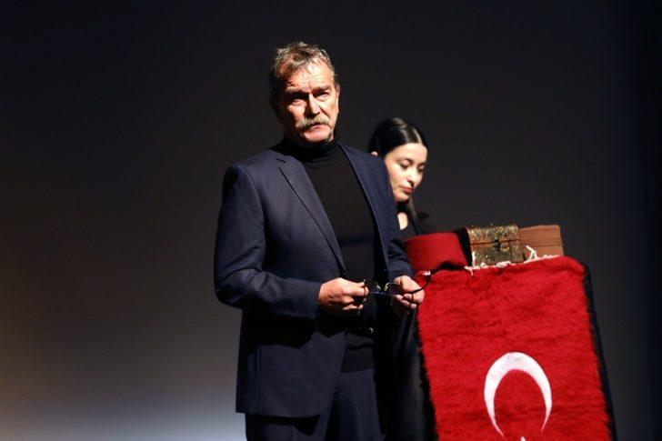 İpekyolu Belediyesi tarafından “Âkif Olmak” isimli oyun sahnelendi G3