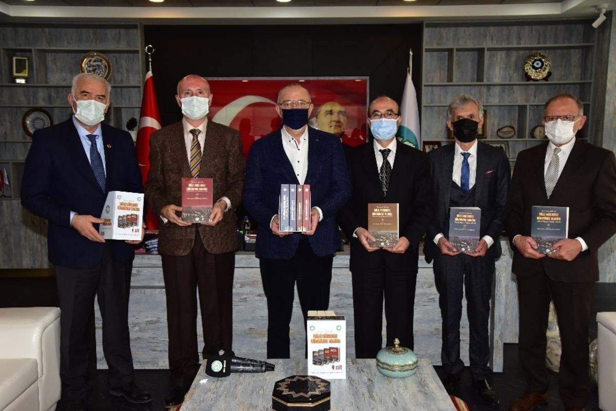 Manisa&rsquo;nın ge&ccedil;mişine ışık tutacak kitap serisi tanıtıldı
