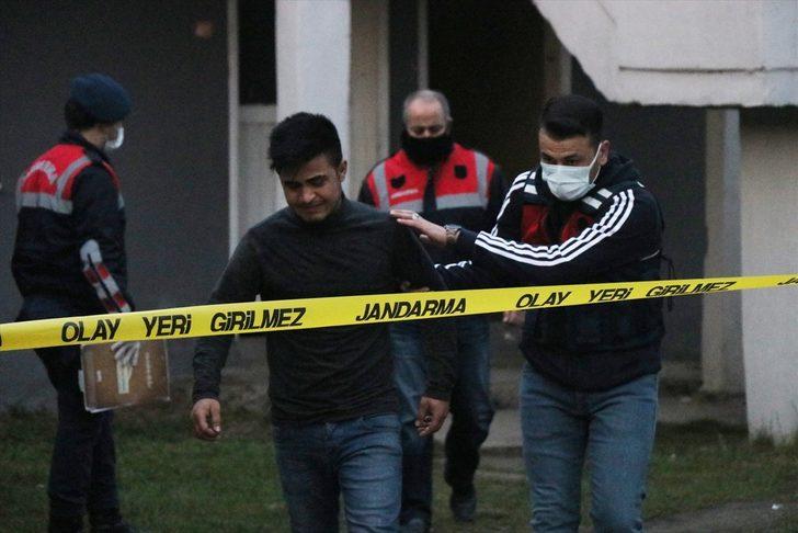 GÜNCELLEME - Düzce'de tartıştığı arkadaşını falçatayla öldürdüğü iddia edilen Afganistan uyruklu şüpheli tutuklandı G2