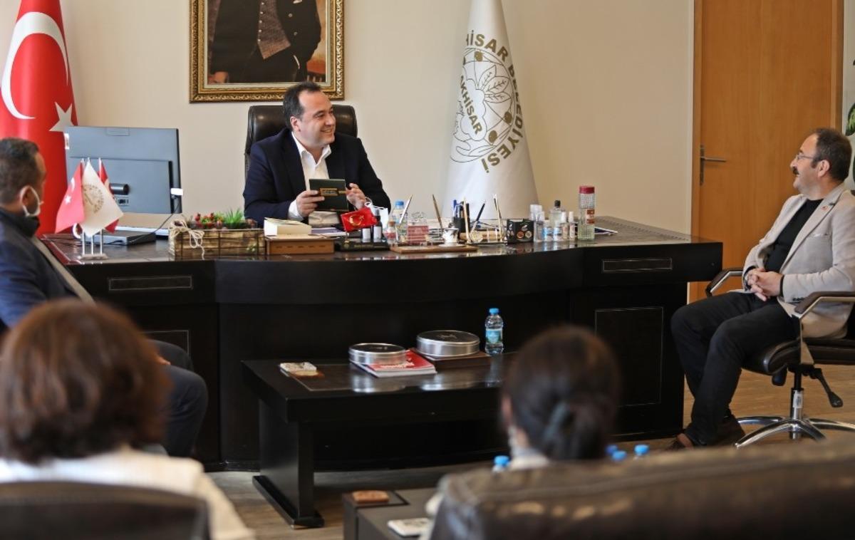 Akhisar Belediyesinden muhtarlara tam destek