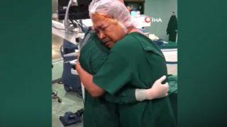 Katarakt ameliyatı ile 20 yıl sonra yeniden görmeye başladı