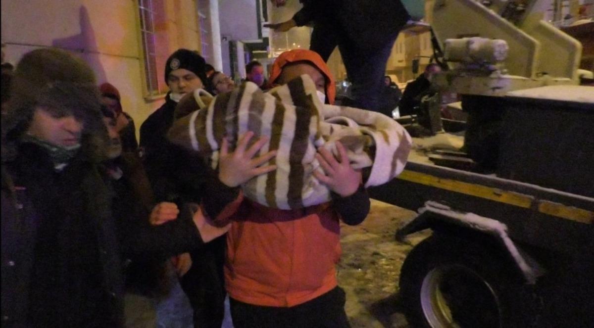 Kars&rsquo;ta yangında can pazarı